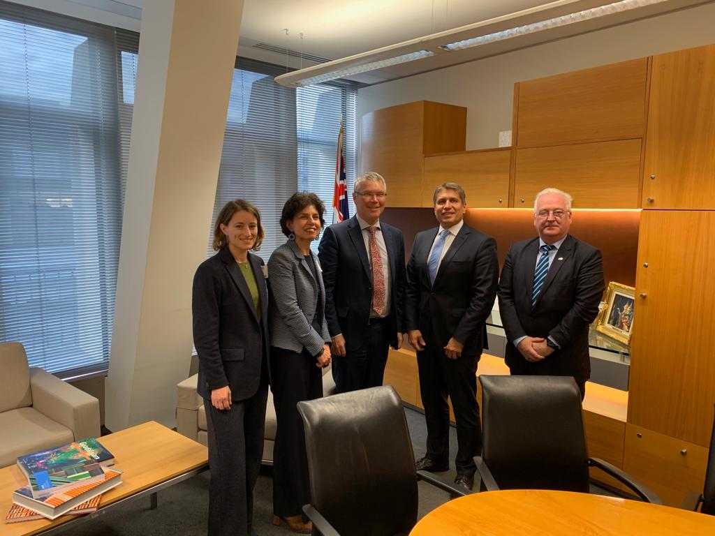 2019-07-25_with_david_parker_minister_for_trade_economic_development_and_environment-f75